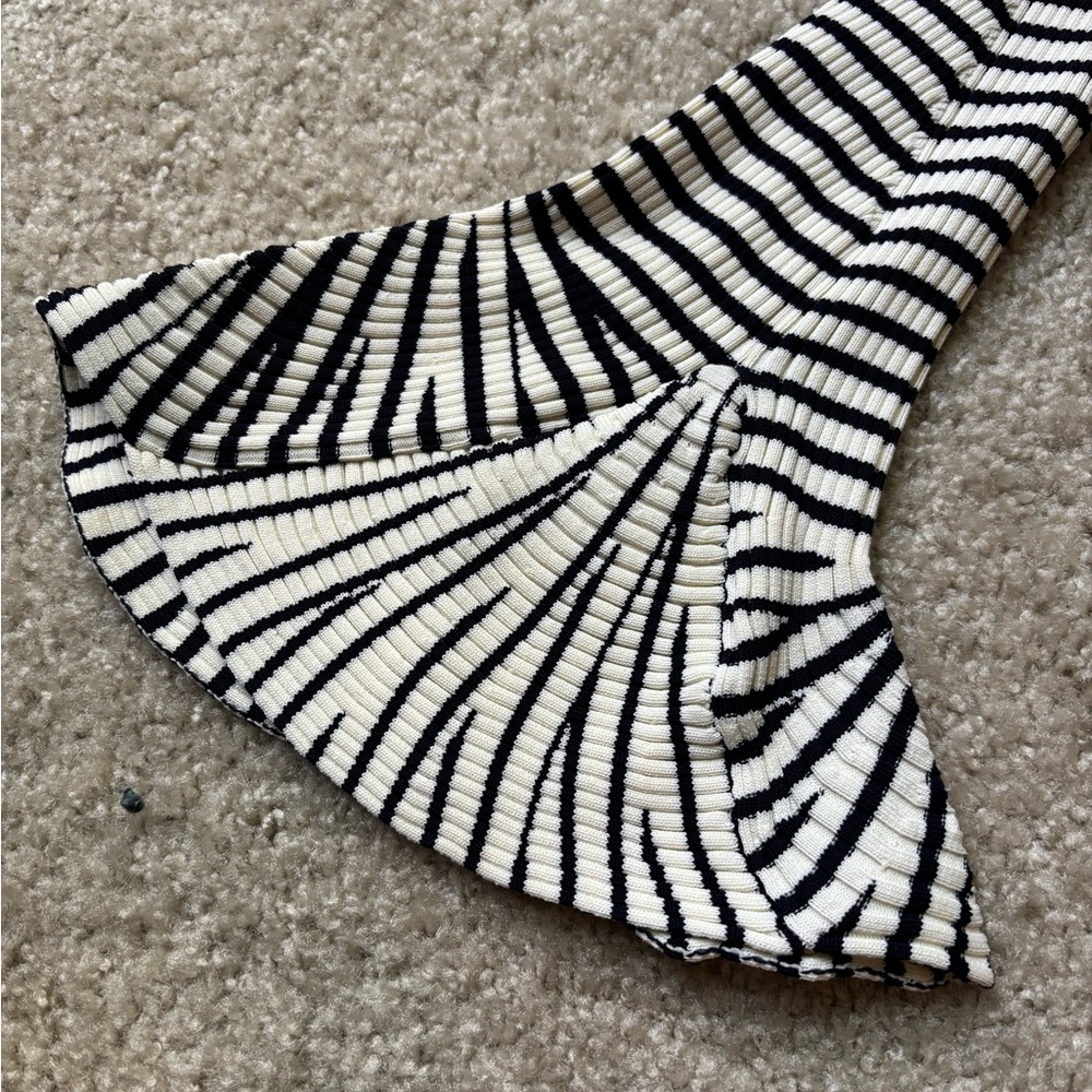 Commense Ribbed Knit Top - Picture 4 of 11